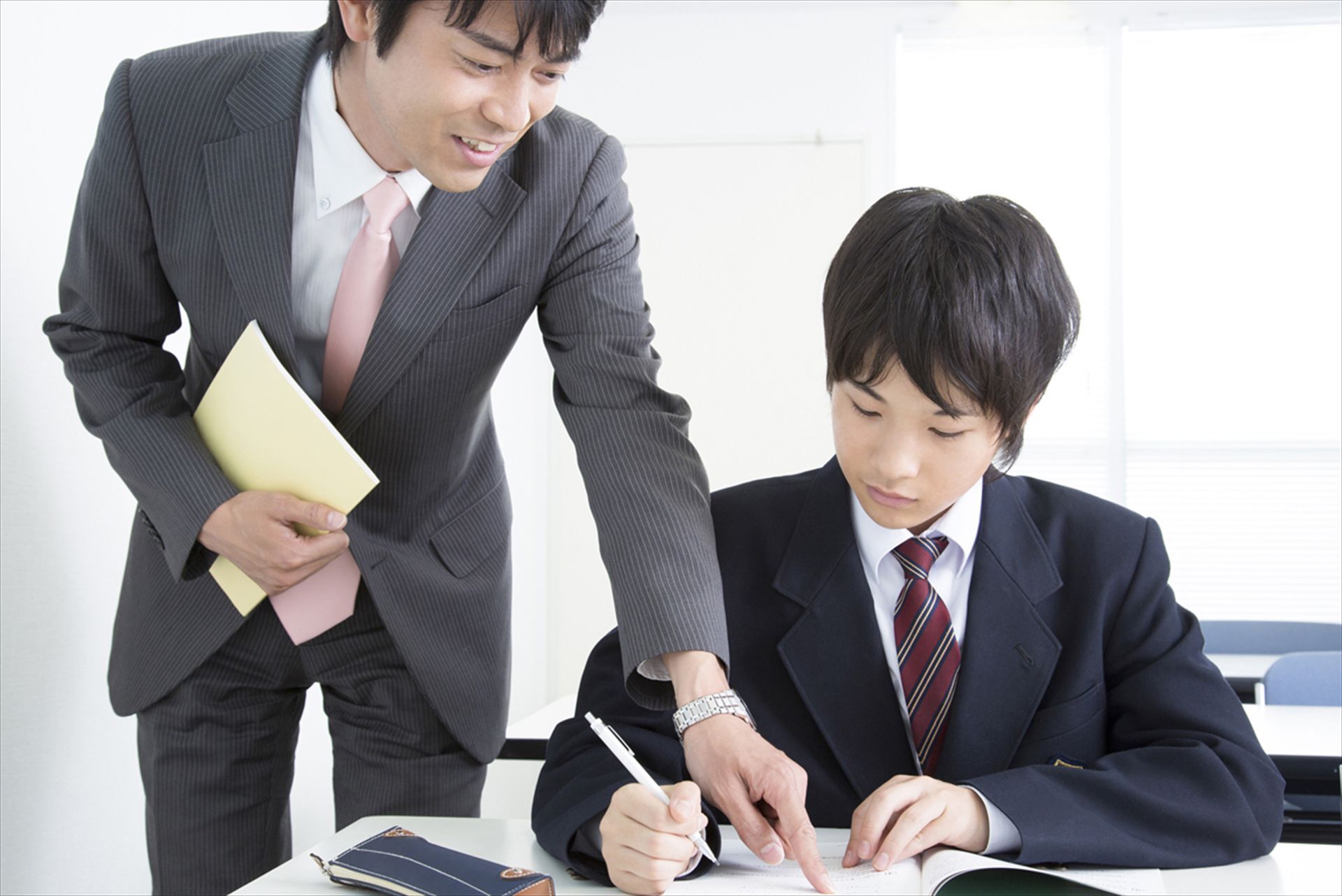 問題のポイントを教える先生 (1)